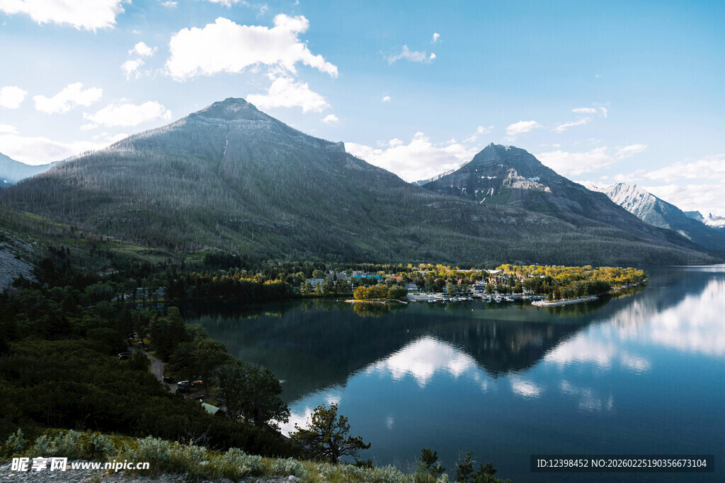宁静山水间的湖光山色
