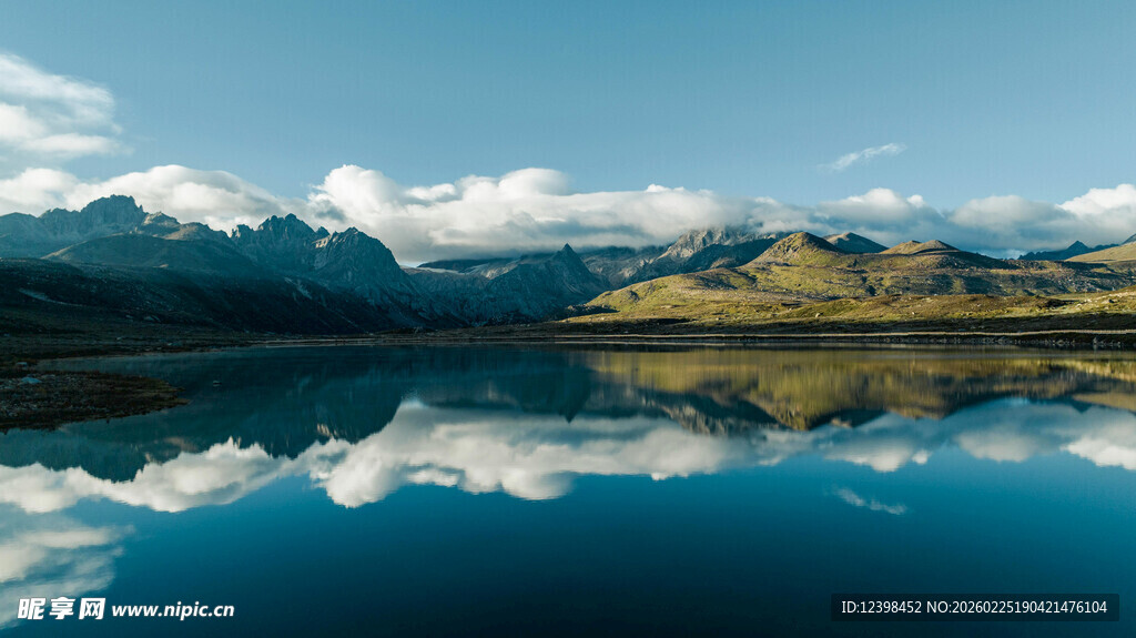 宁静湖山美景