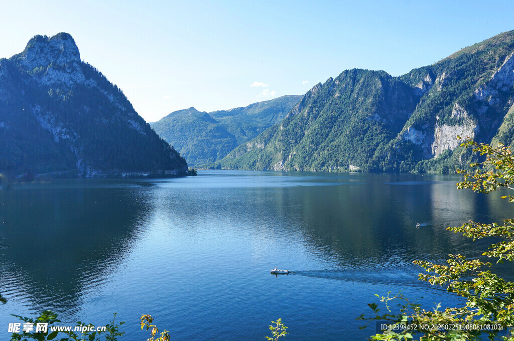 宁静山水湖景风光图