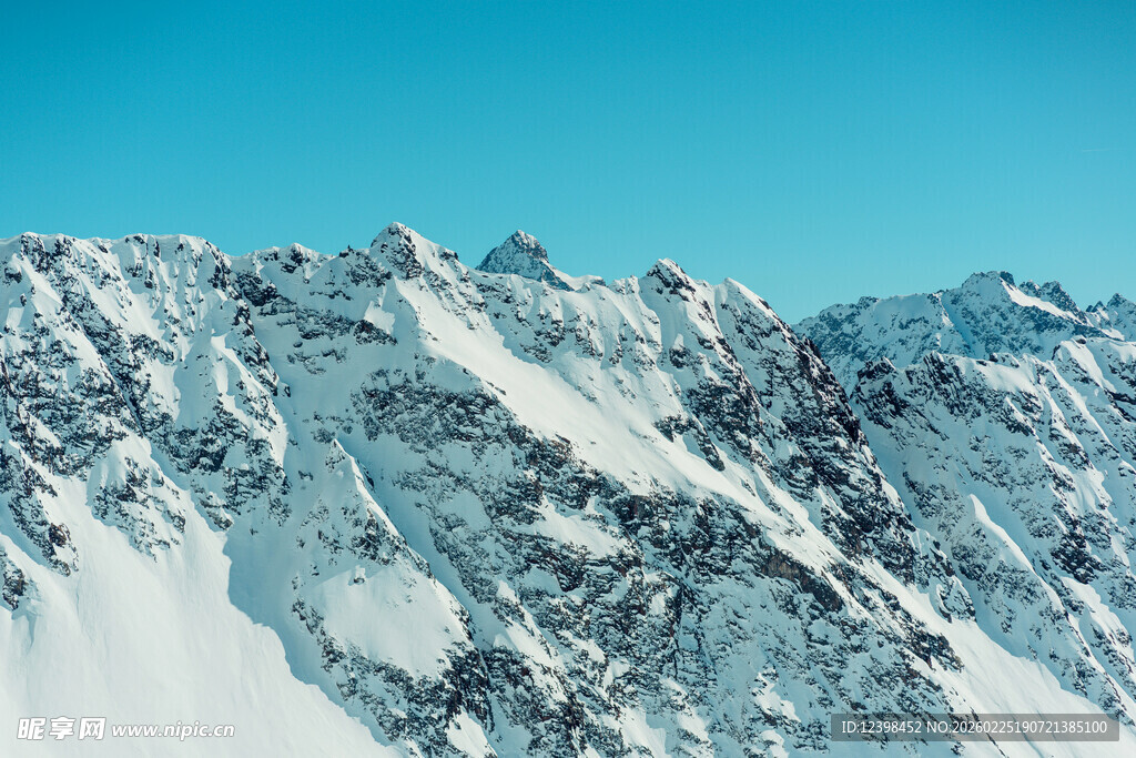 壮丽雪山景观