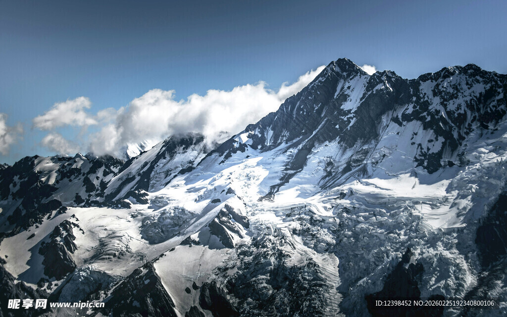 壮丽雪山风景