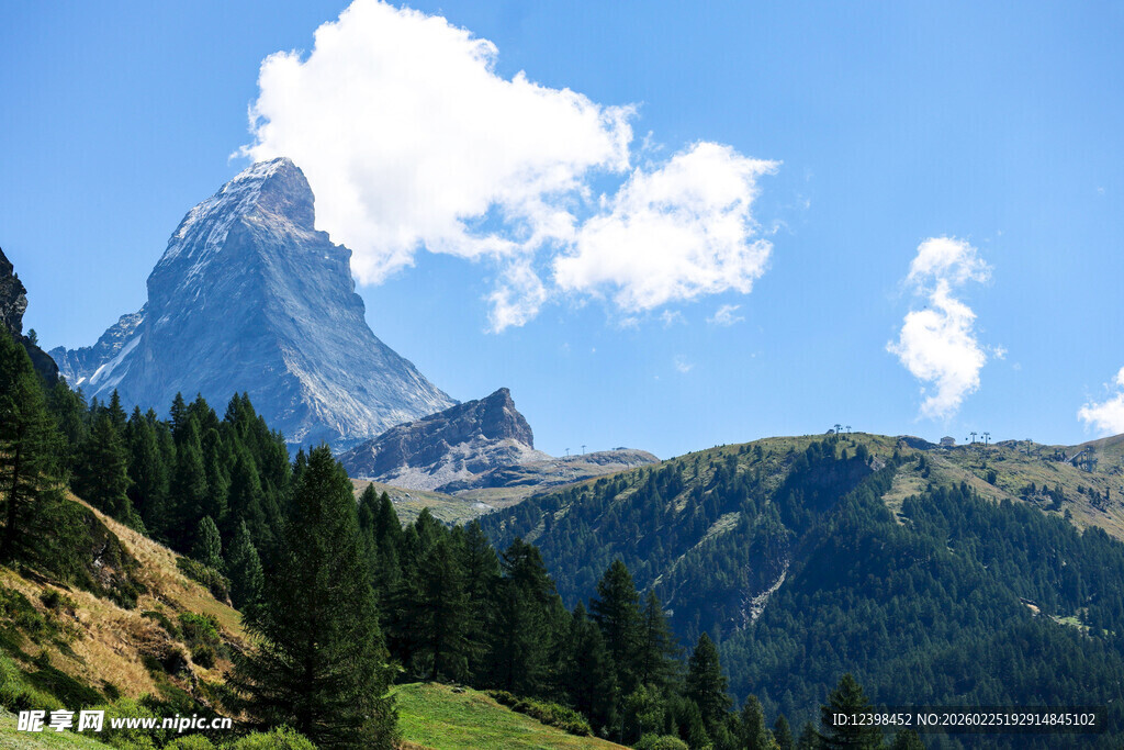 阿尔卑斯山壮丽自然风光