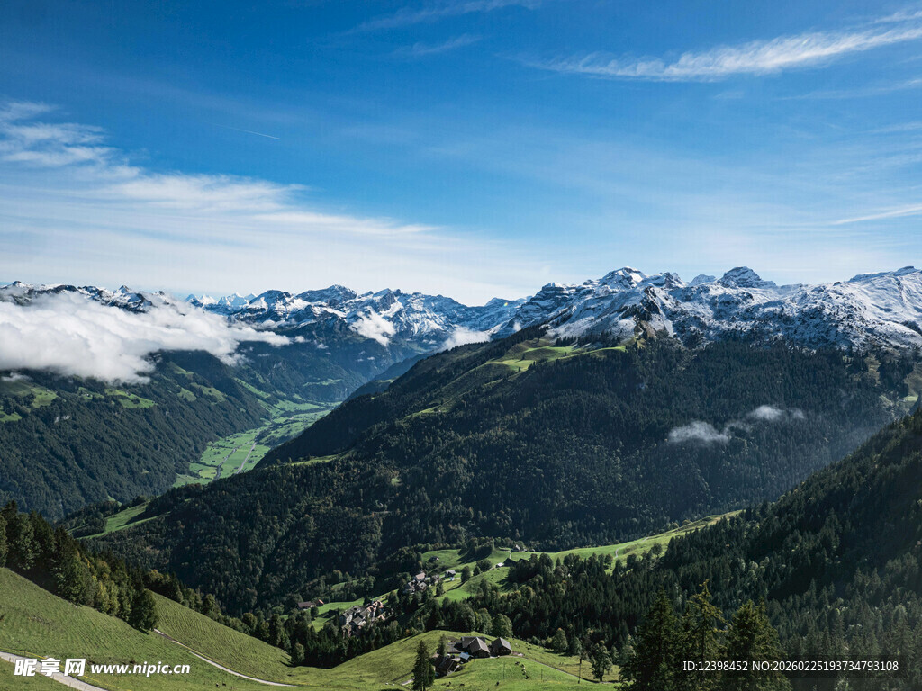 阿尔卑斯山美丽山间风景