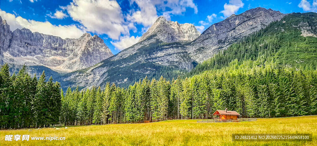 山间绿野中的美丽景致