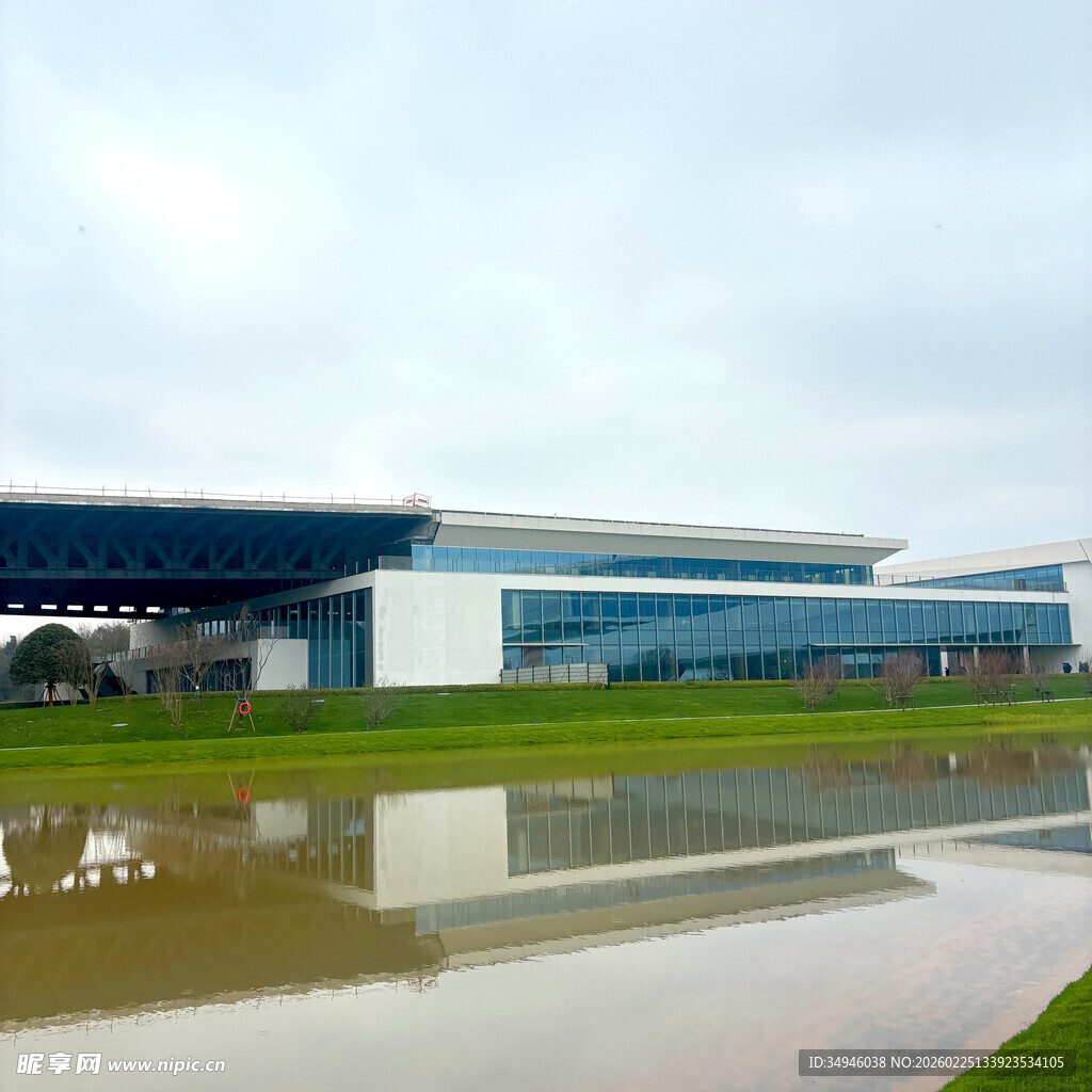 现代风格科技建筑外观