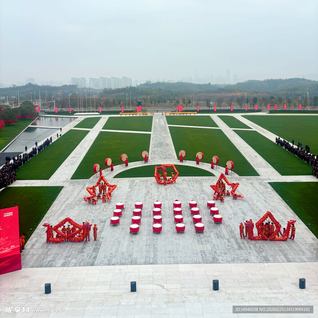 广场壮观的阵列景观