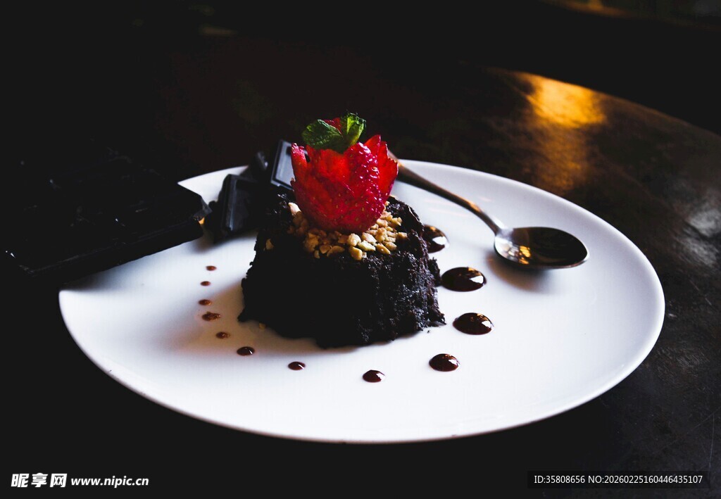 草莓巧克力甜点