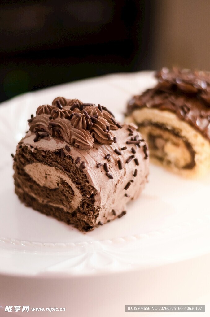 美味巧克力夹心蛋糕卷