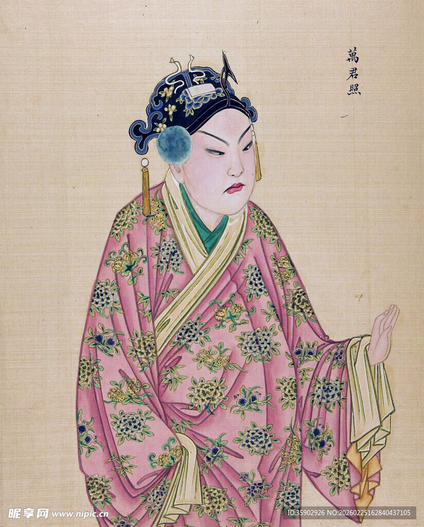 古典服饰女子优雅姿态