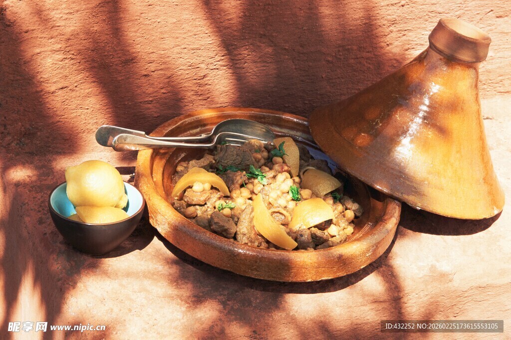 陶锅美食开启味蕾新体验