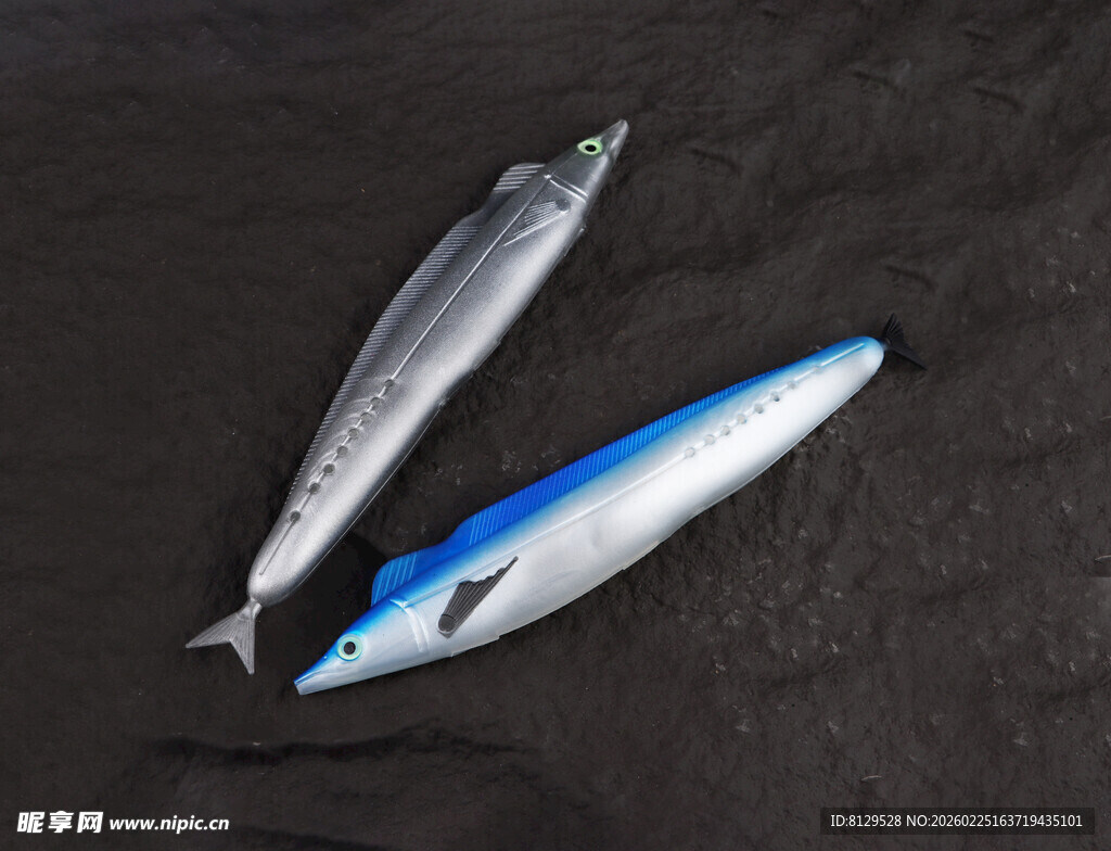 仿真鱼饵双款展示