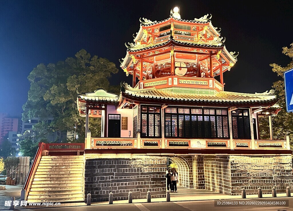 揭阳进贤门中式楼阁夜景