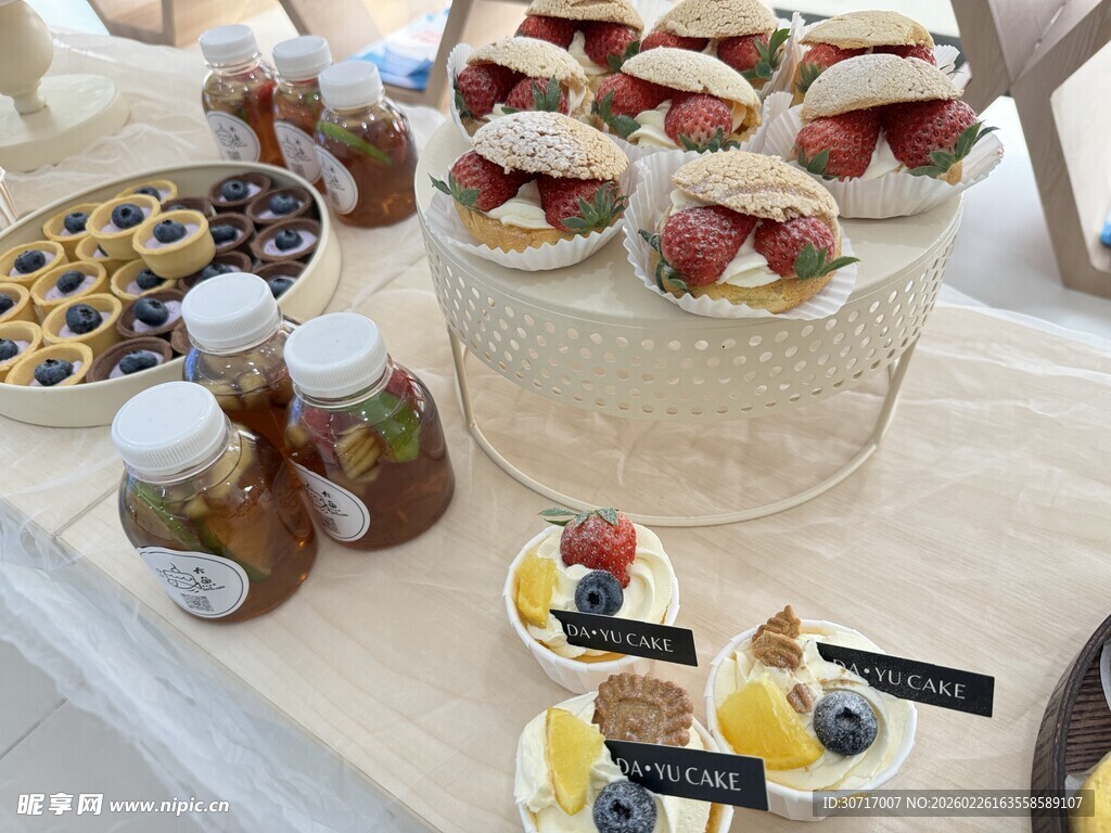 精致多样的美味甜品展示