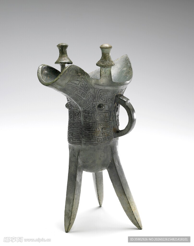 青铜三足酒器