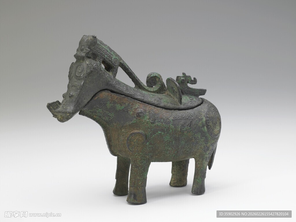 青铜牛形器