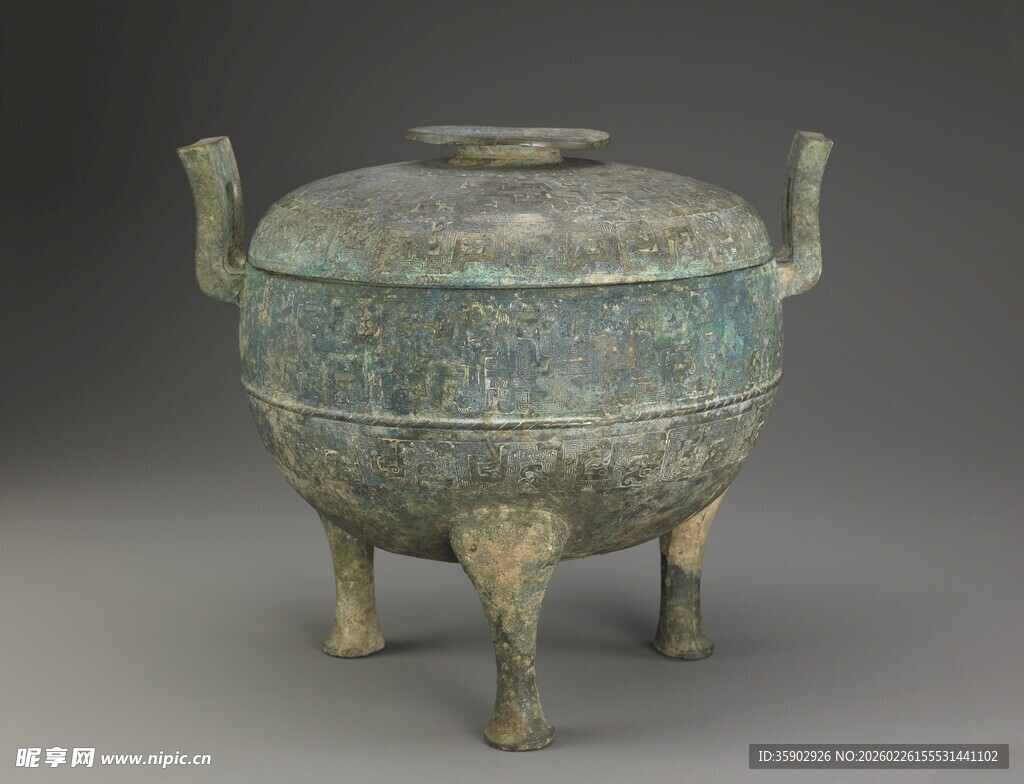 青铜三足鼎