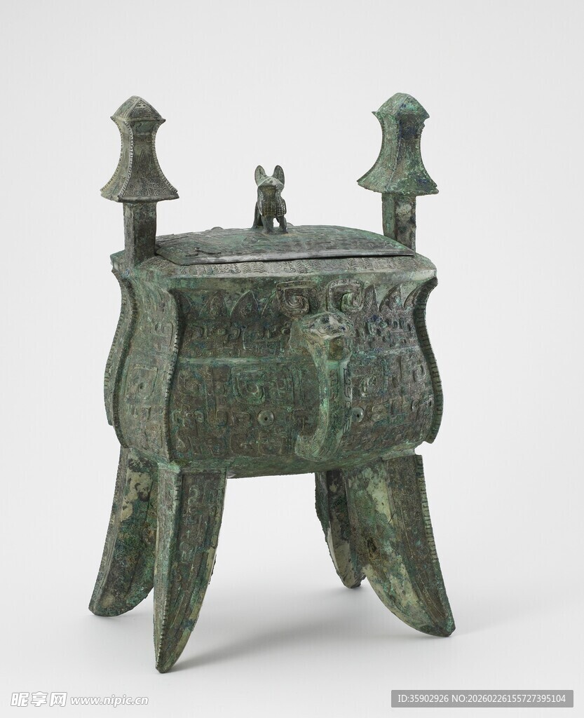 青铜鼎造型古朴典雅