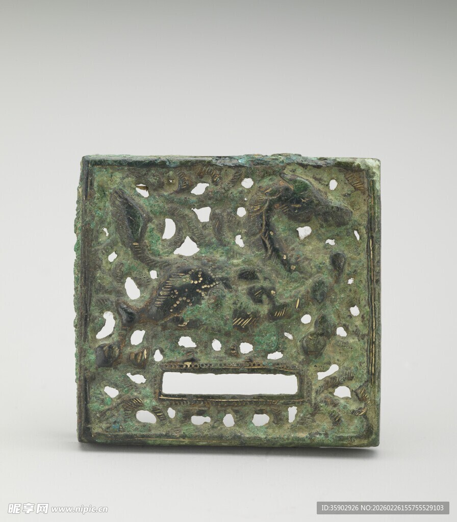 镂空绿釉方形古器物
