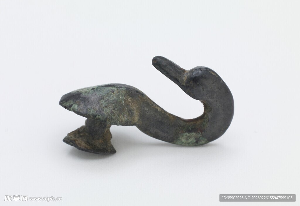 青铜海豚形器物