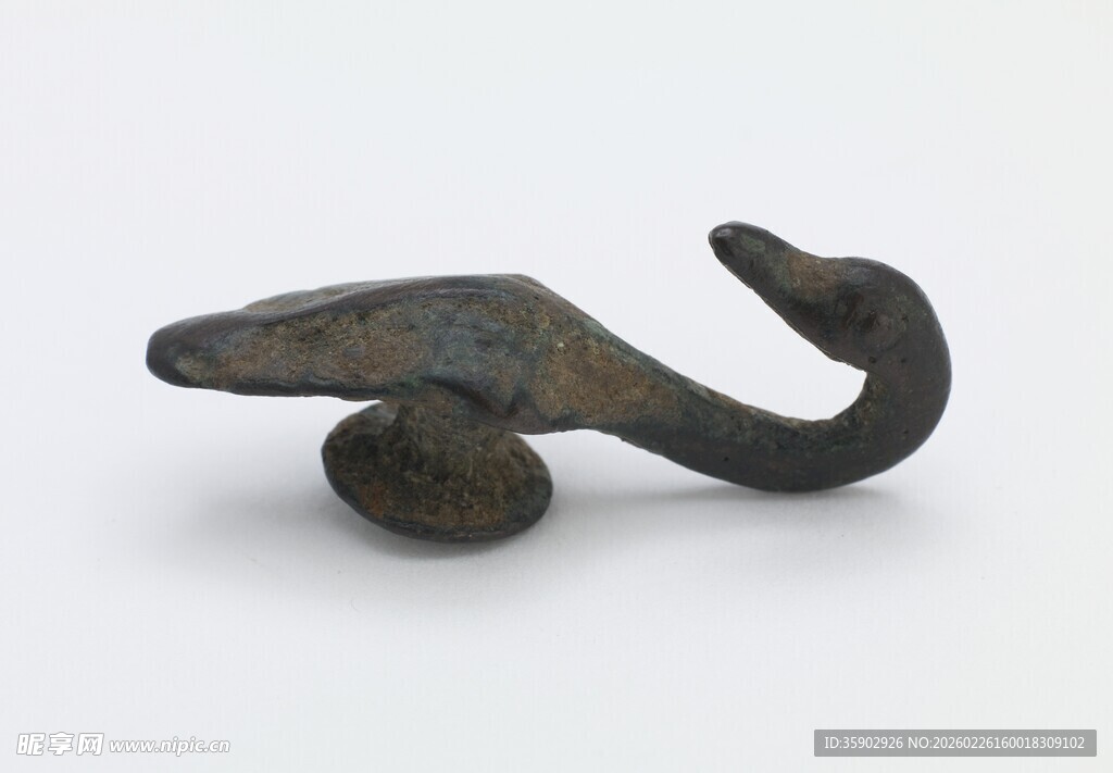 古老金属蛇形工艺品