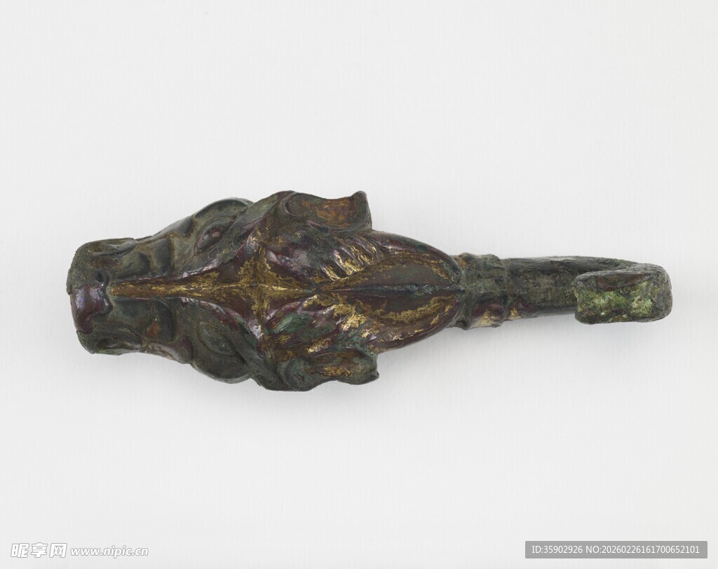 古铜色雕刻龙头形器物