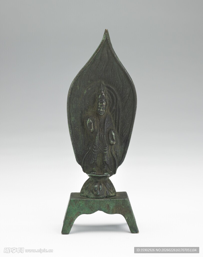 青铜叶形器物带底座