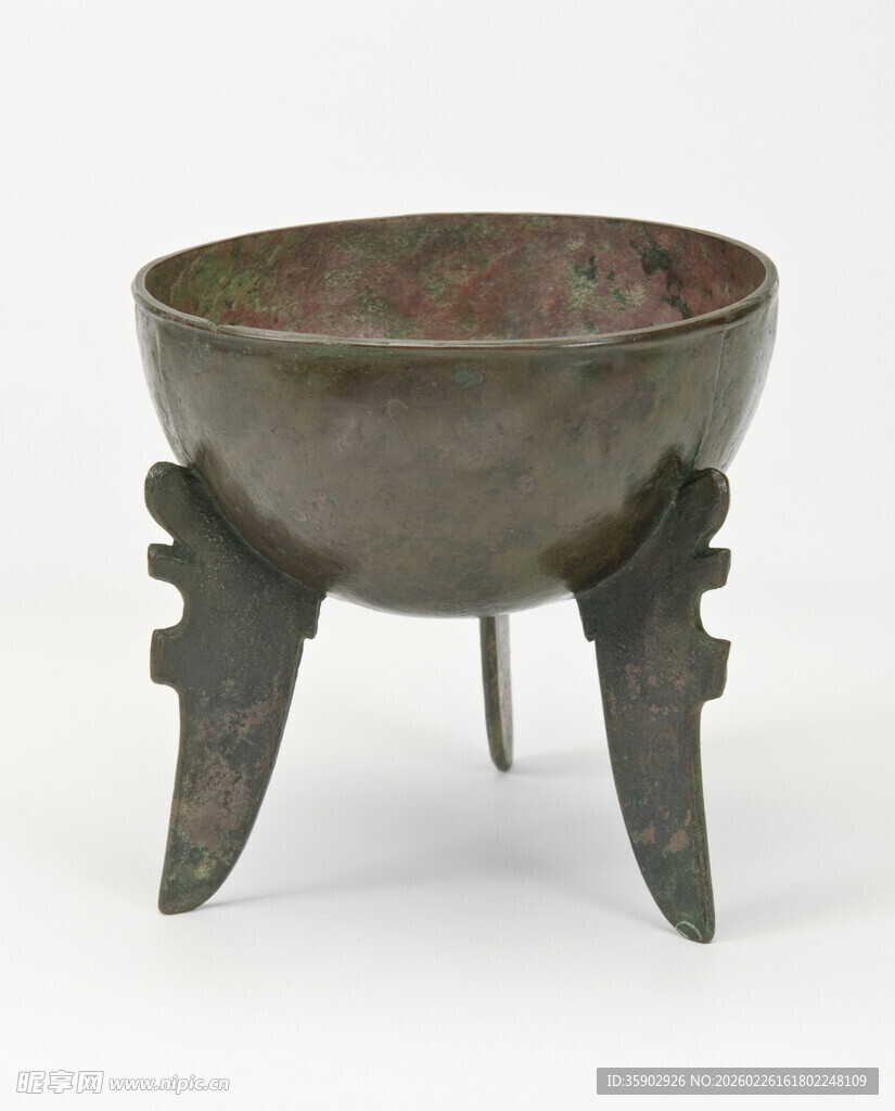 青铜三足鼎