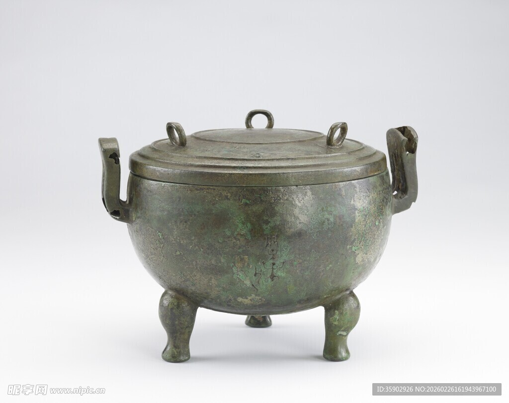 青铜三足带盖鼎
