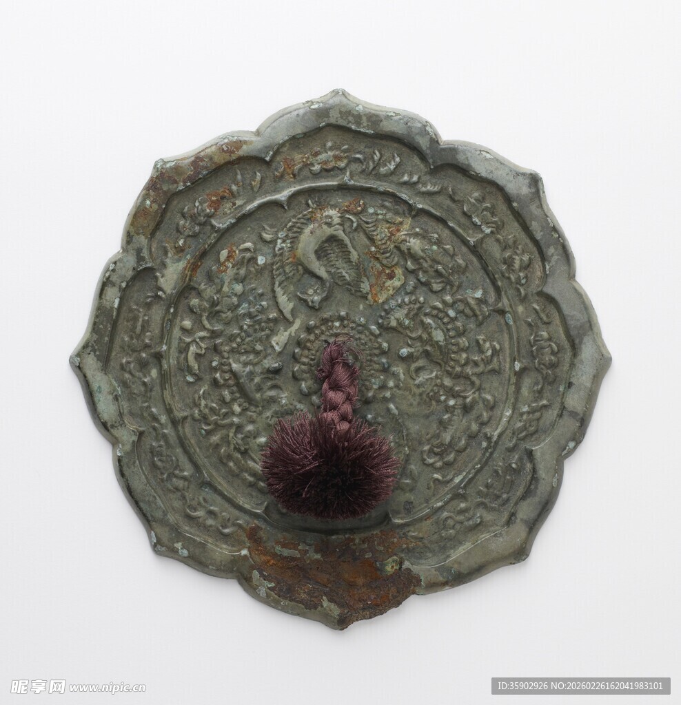 古铜莲花纹带钮金属器物