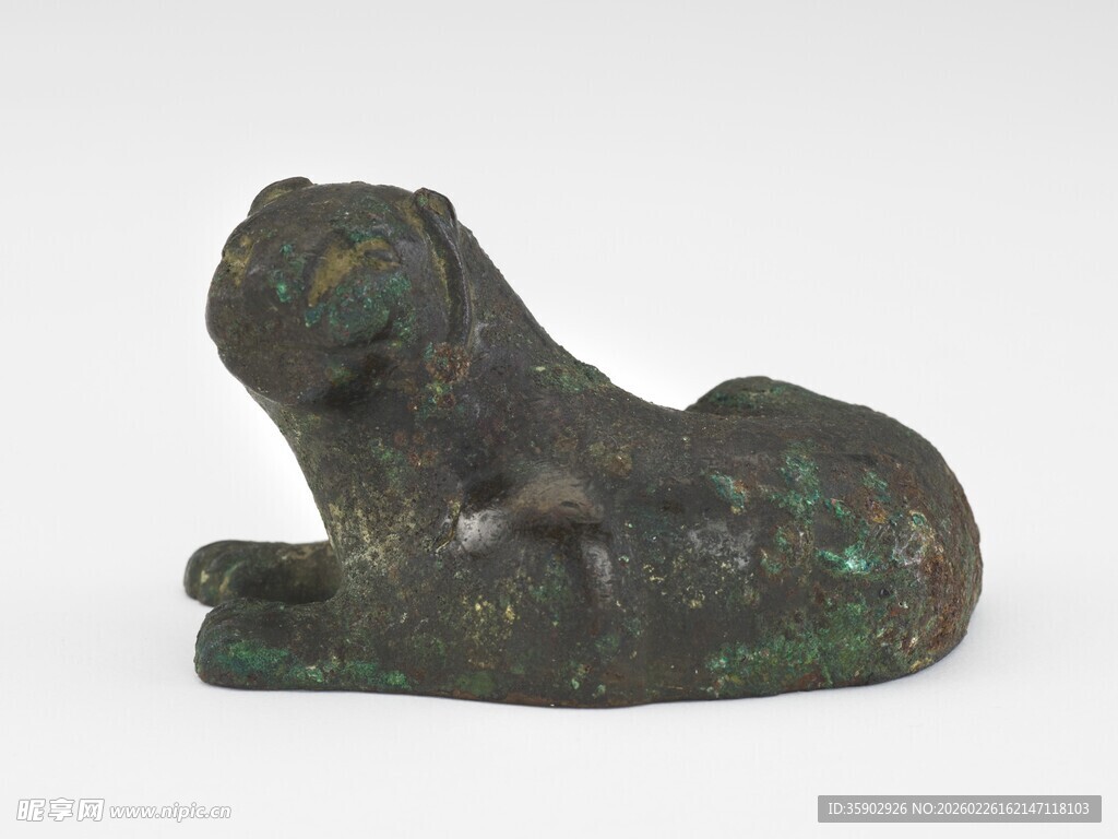 卧姿青铜兽摆件