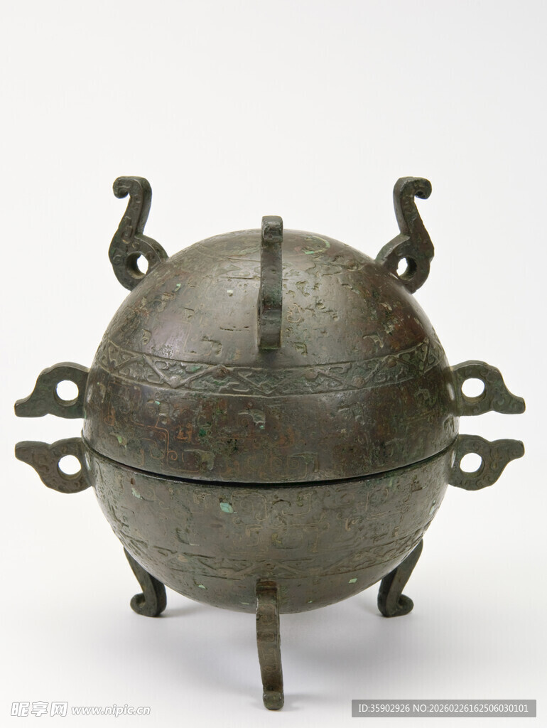 古代青铜三足带耳球形器