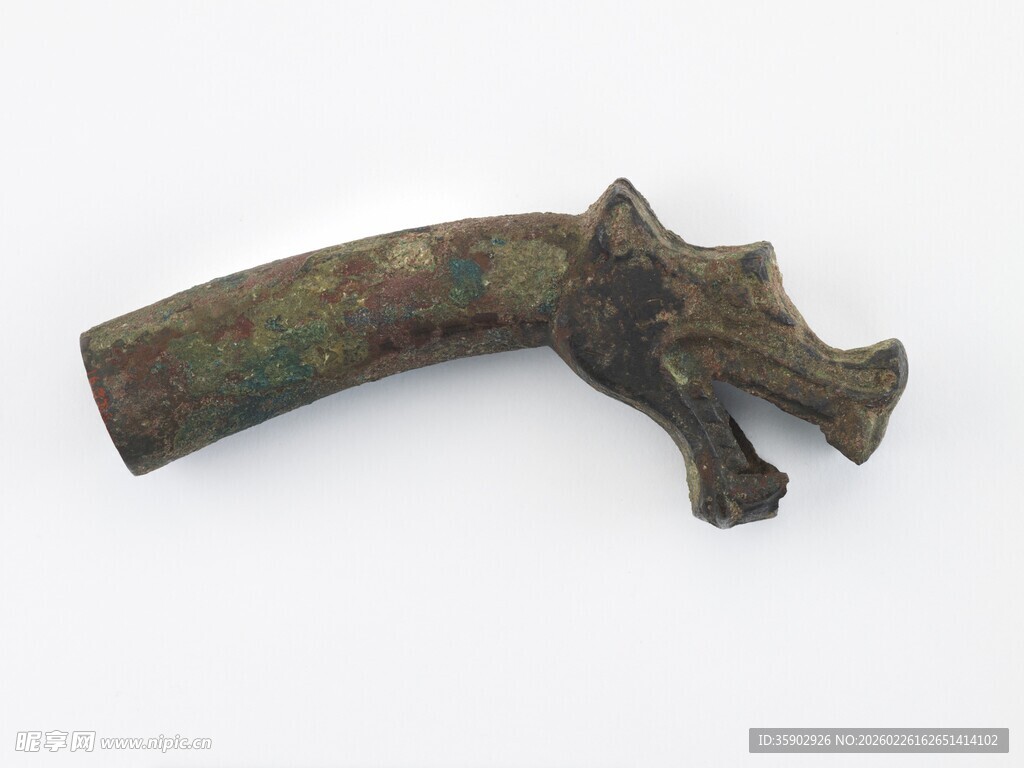 古老青铜龙形器物