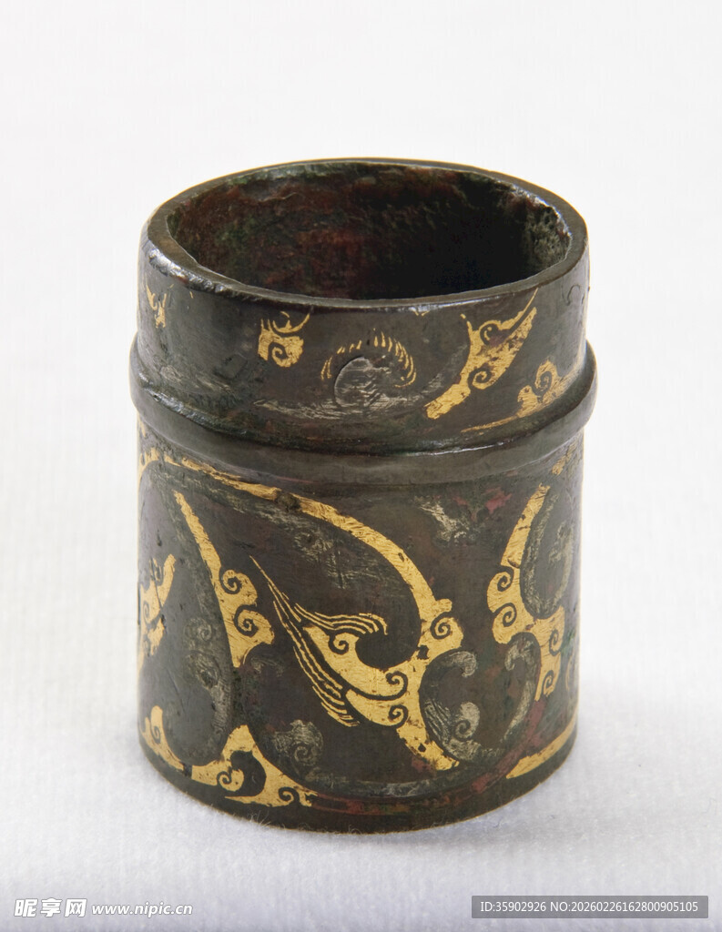 古雅金纹圆筒形漆器