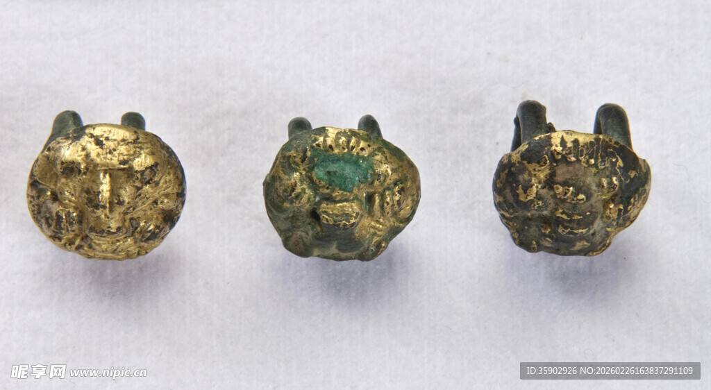 古代精美金质兽形饰品