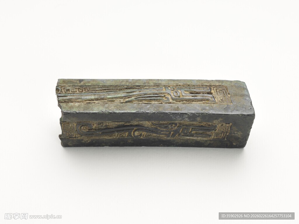 古朴纹理长方体石块