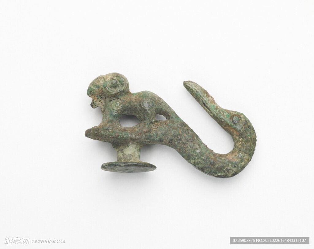 青铜松鼠形器物