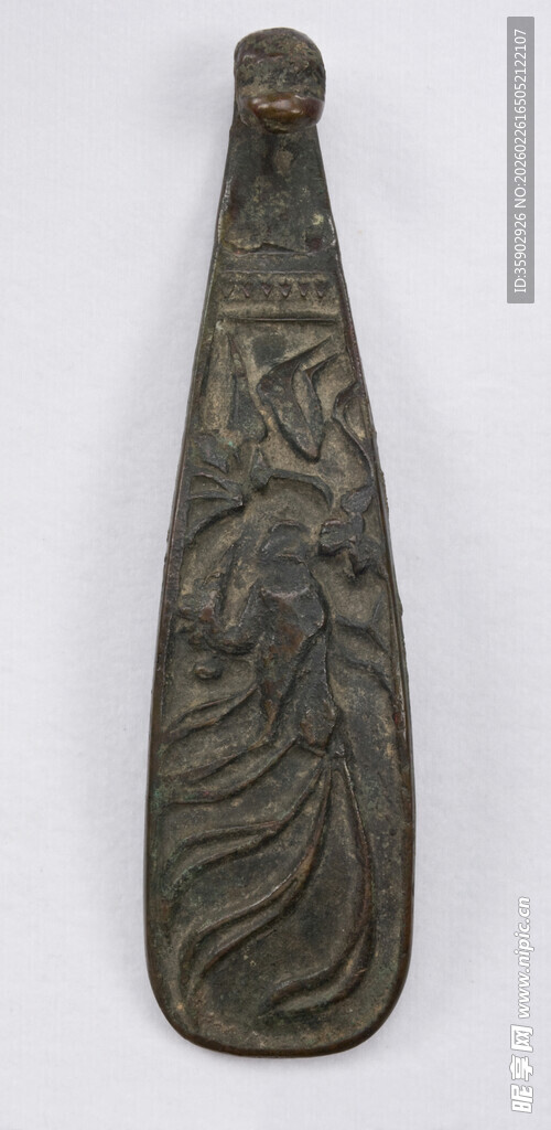 古铜瓶饰精美浮雕图案