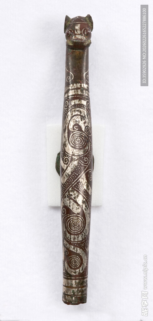 古代雕刻龙纹青铜器物