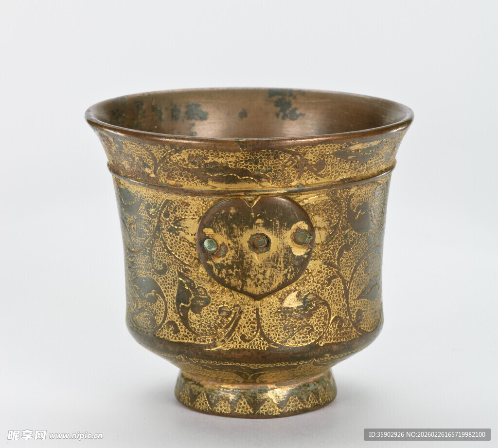 古雅金纹装饰华丽金属杯