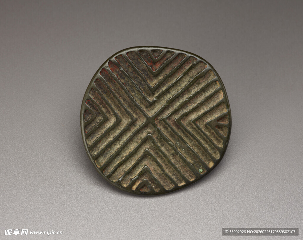 几何纹圆形金属器物