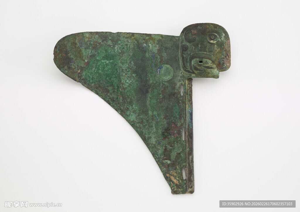 青铜器物古朴造型