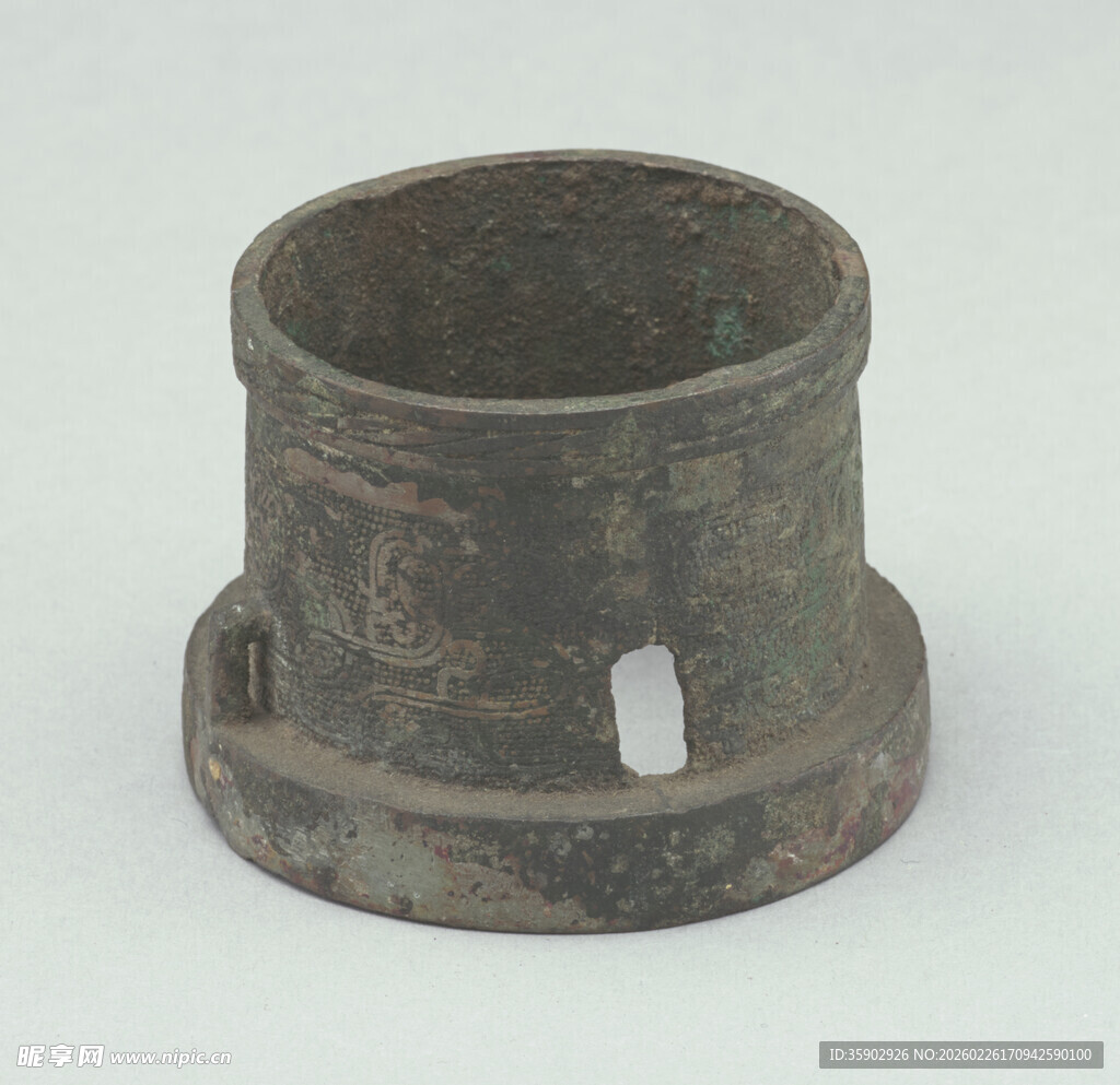 古朴青铜环形器物