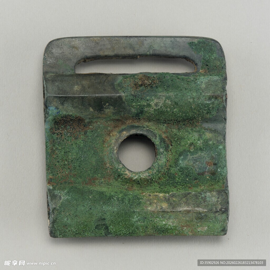 古老青铜带孔器物