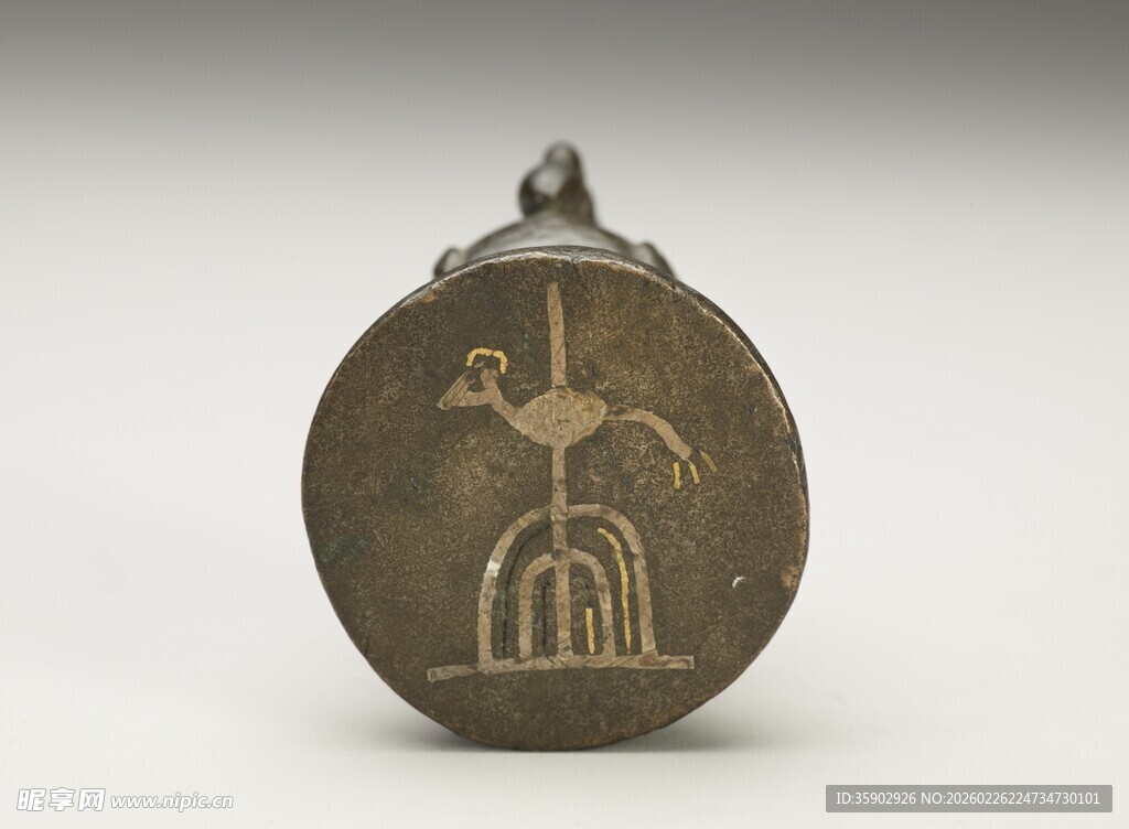 古代带纹饰圆形金属器物