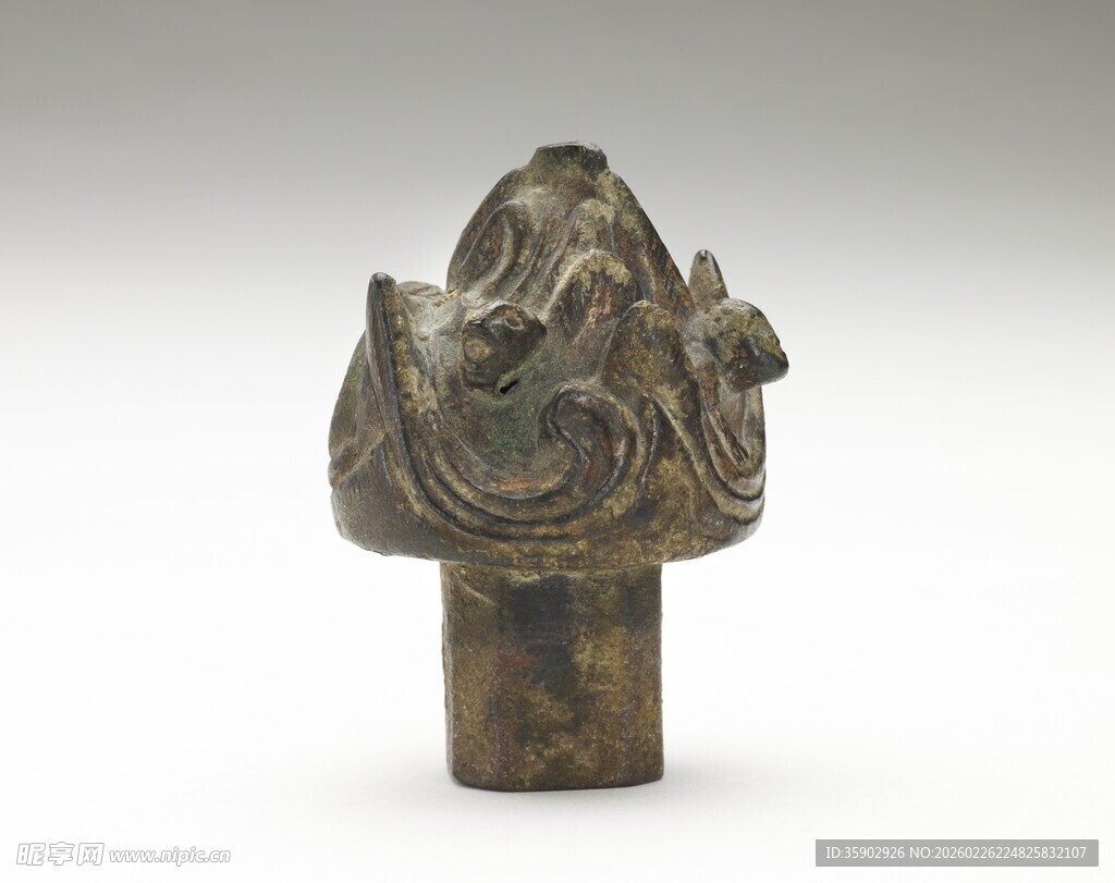 青铜雕刻人物形器物