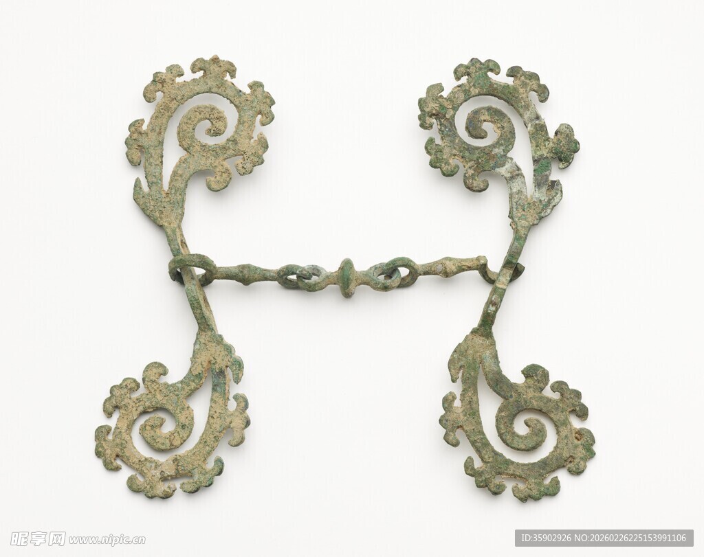 古代精美青铜绞丝纹饰物