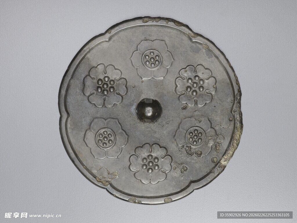 圆形雕花玻璃器皿