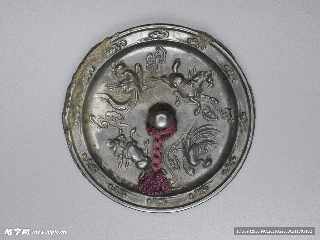 古代精美银质圆形器物