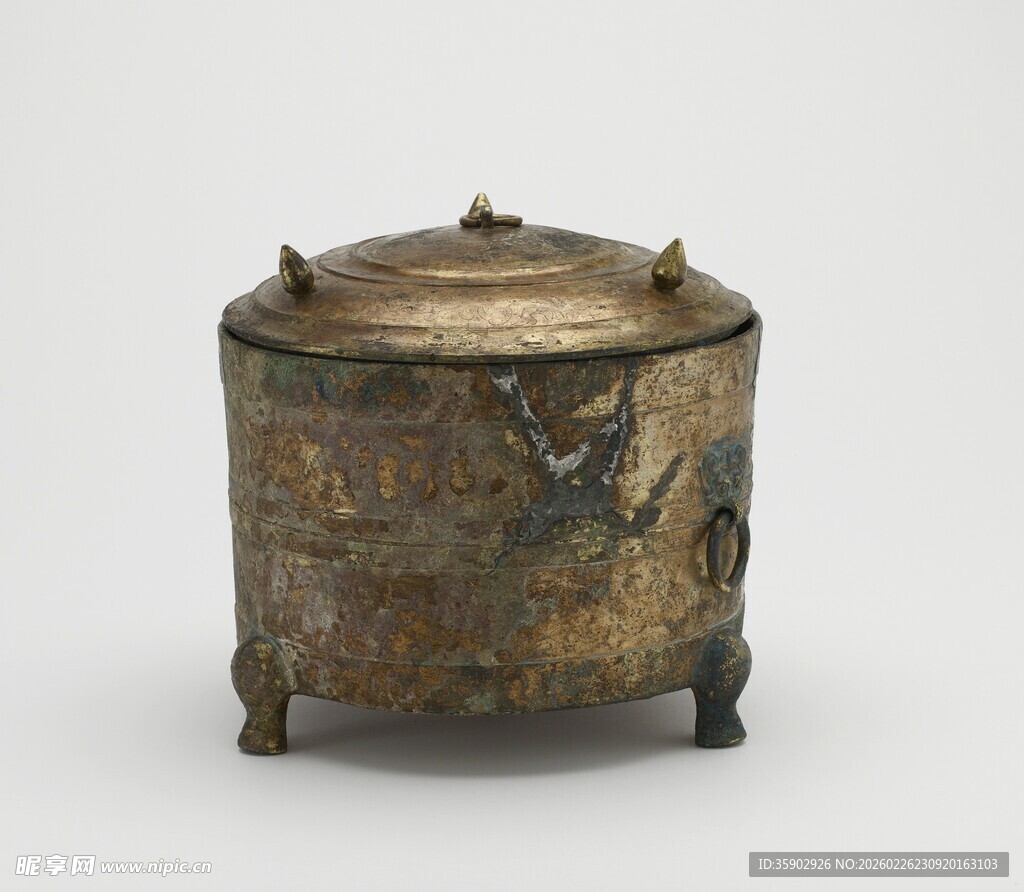 青铜三足带盖古容器