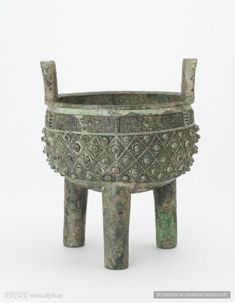 青铜鼎古韵十足的传统器物